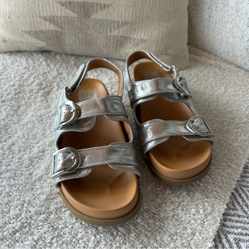 Dolce Vita Alda Sandal Silver Metallic Buckle Flat Platform - Picture 4 of 9